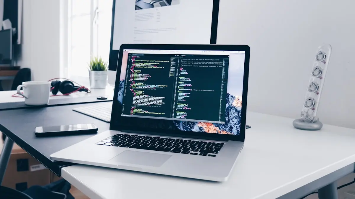Zelf een website maken of laten maken? De eerlijke vergelijking